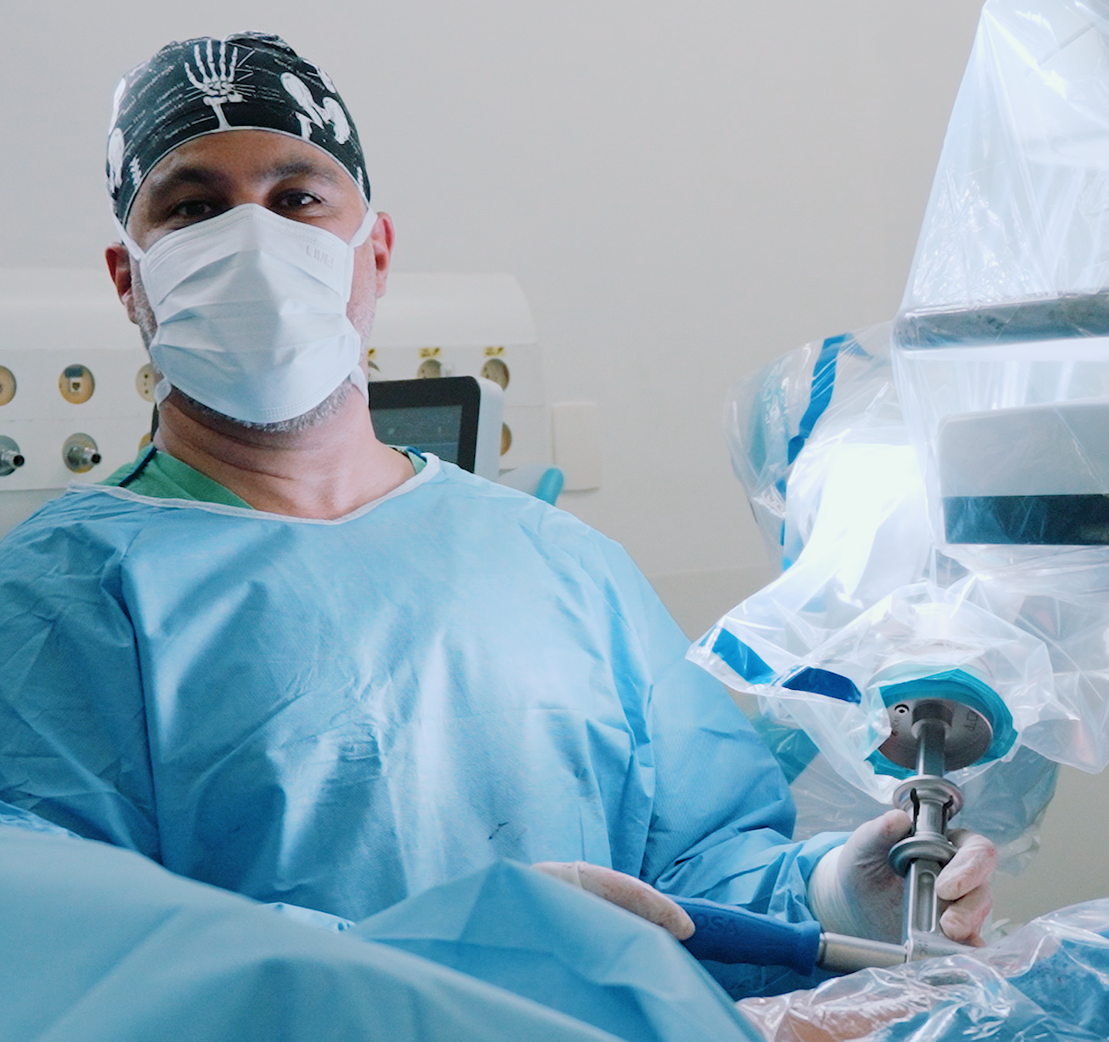 cirurgia de prótese de quadril bilateral com robô ROSA em São Paulo